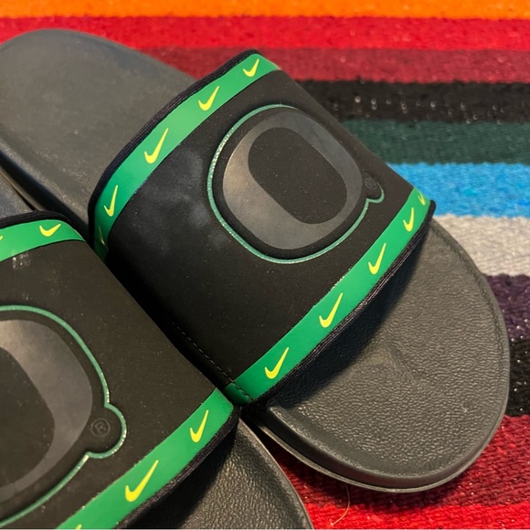 Nike Oregon ducks Slides Slip Ons Mens 7.5 women’s 9 - Picture 11 of 16
